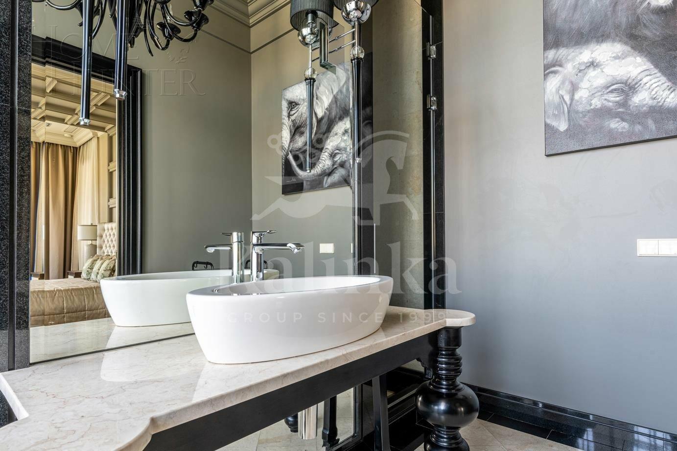 2-этажный коттедж 1 065 м² с отделкой