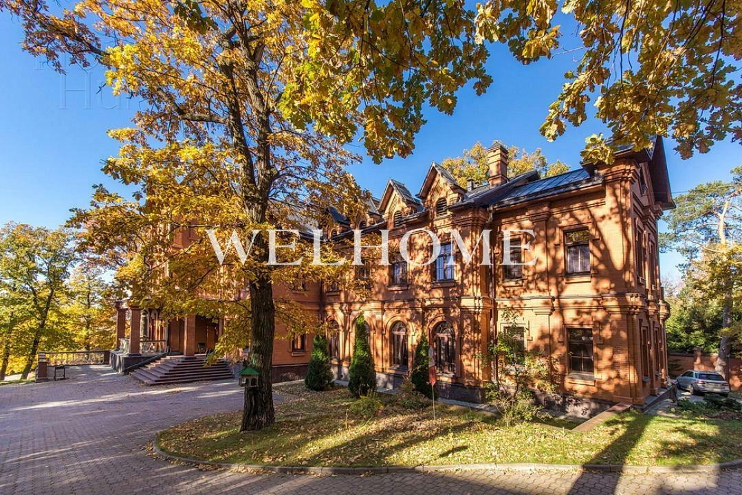 3-этажный коттедж 1 600 м² с отделкой