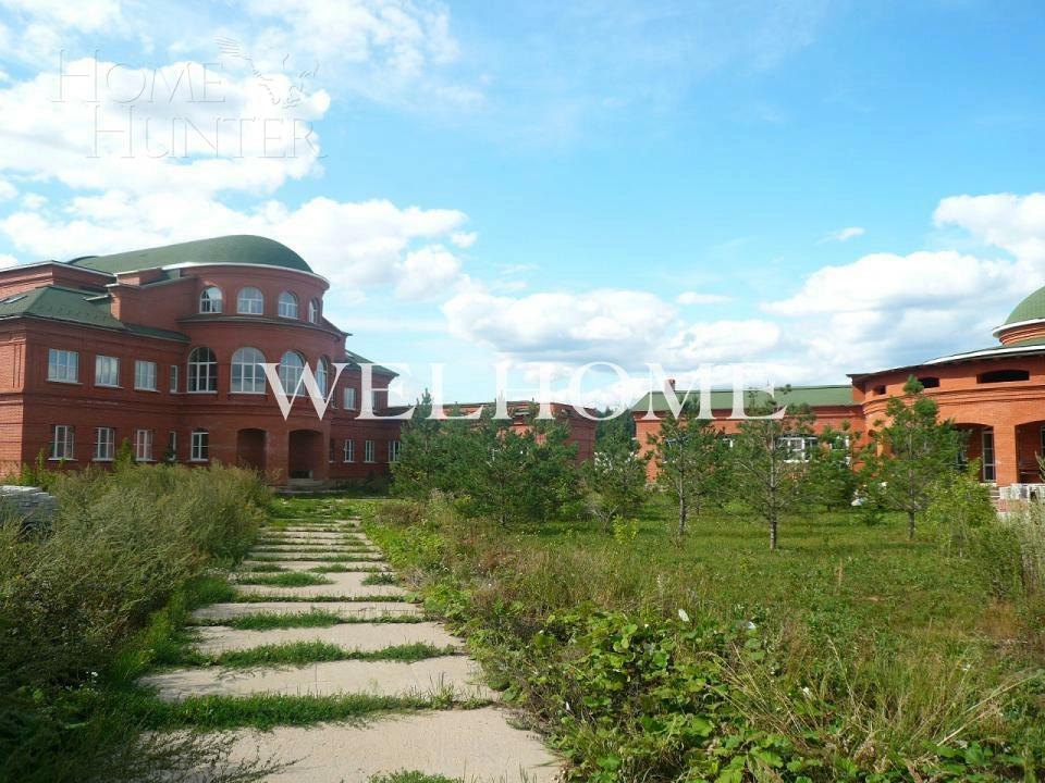 3-этажный коттедж 2 700 м² без отделки