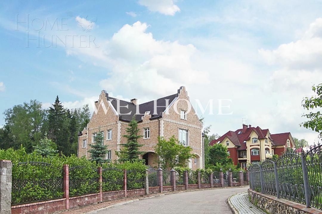 2-этажный коттедж 1 100 м² без отделки