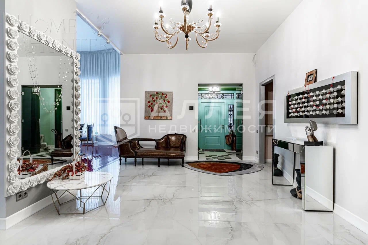 3-этажный коттедж 1 300 м² с отделкой