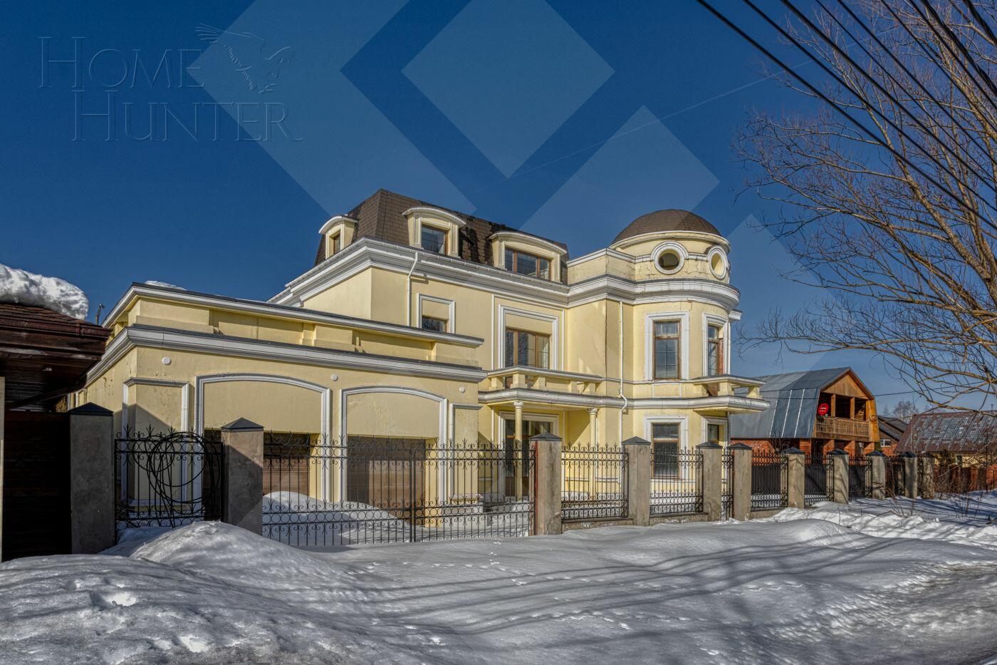 3-этажный коттедж 640 м² без отделки