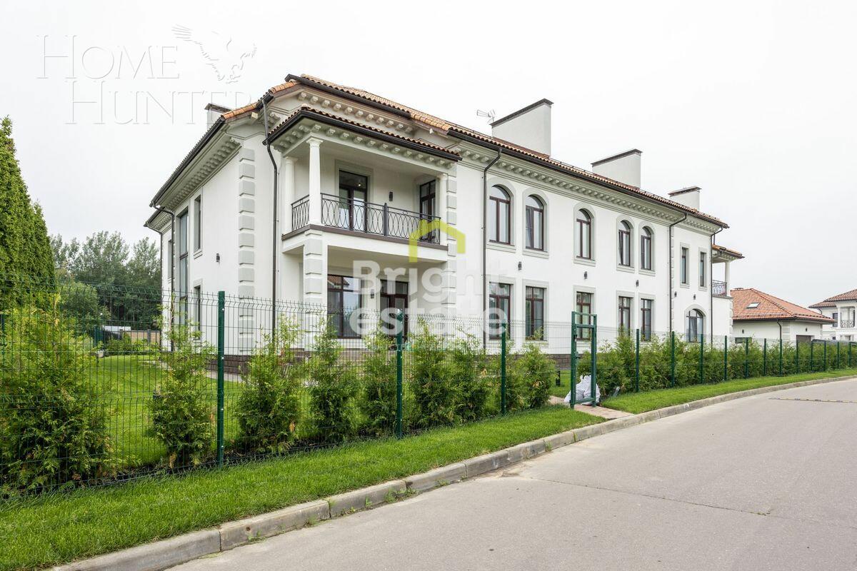 2-этажный коттедж 1 300 м² без отделки