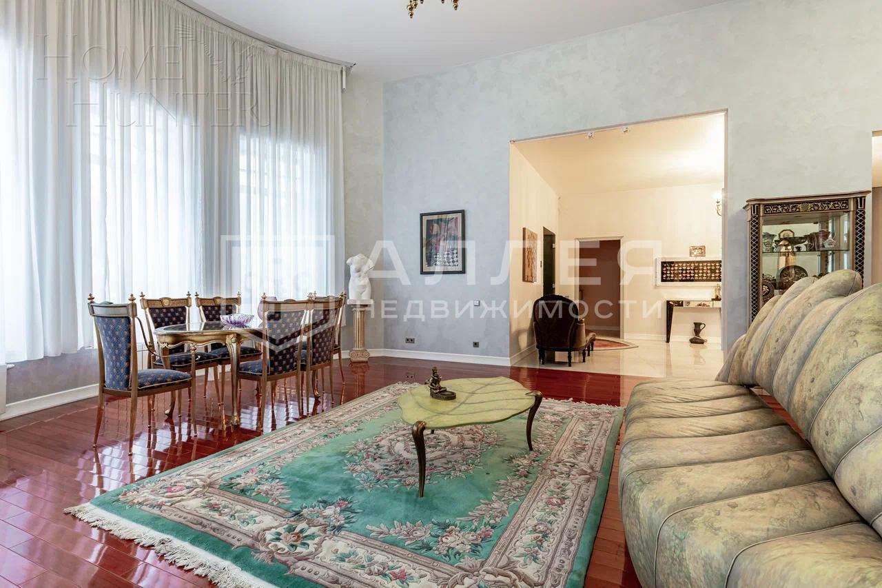 3-этажный коттедж 1 300 м² с отделкой