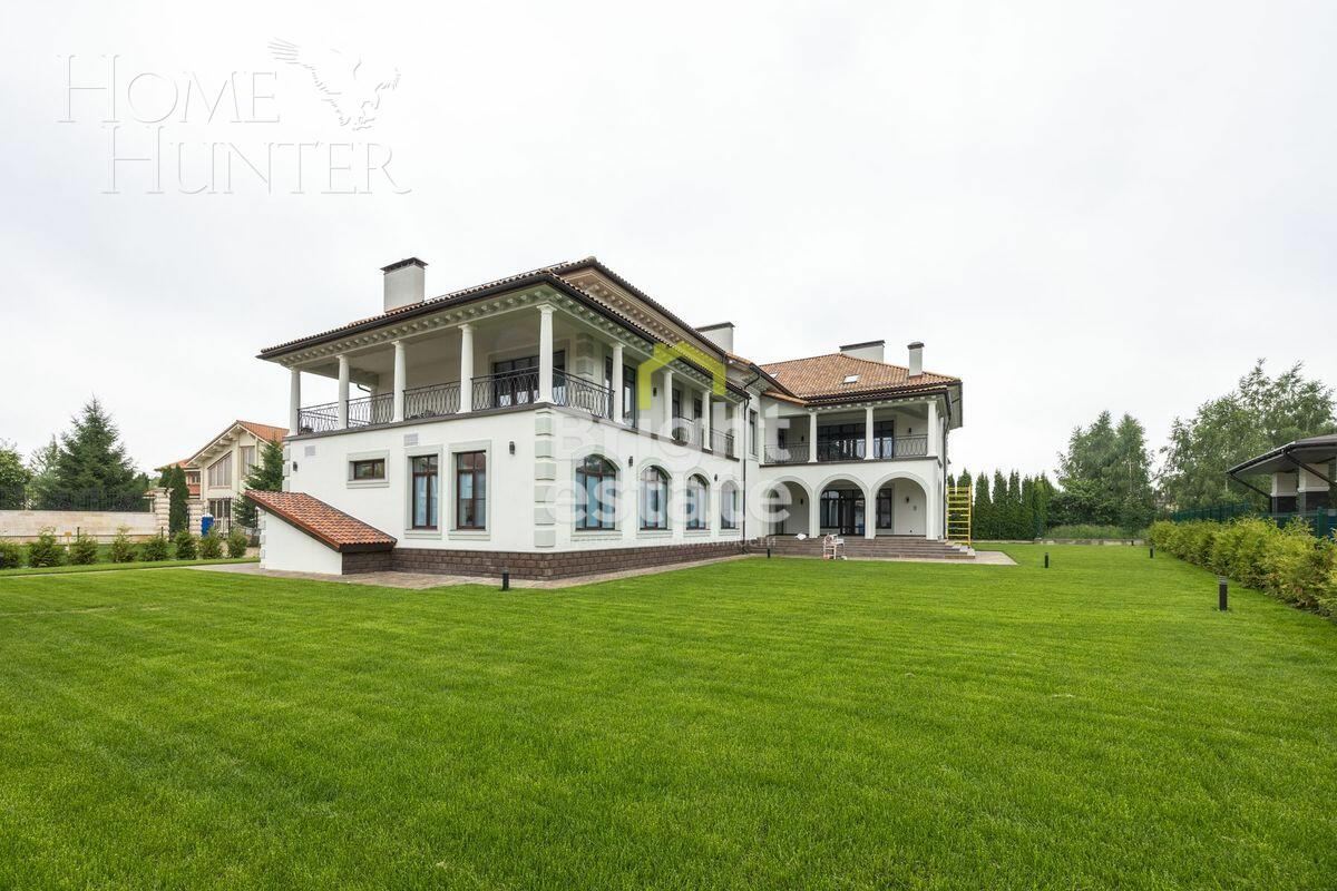 2-этажный коттедж 1 300 м² без отделки