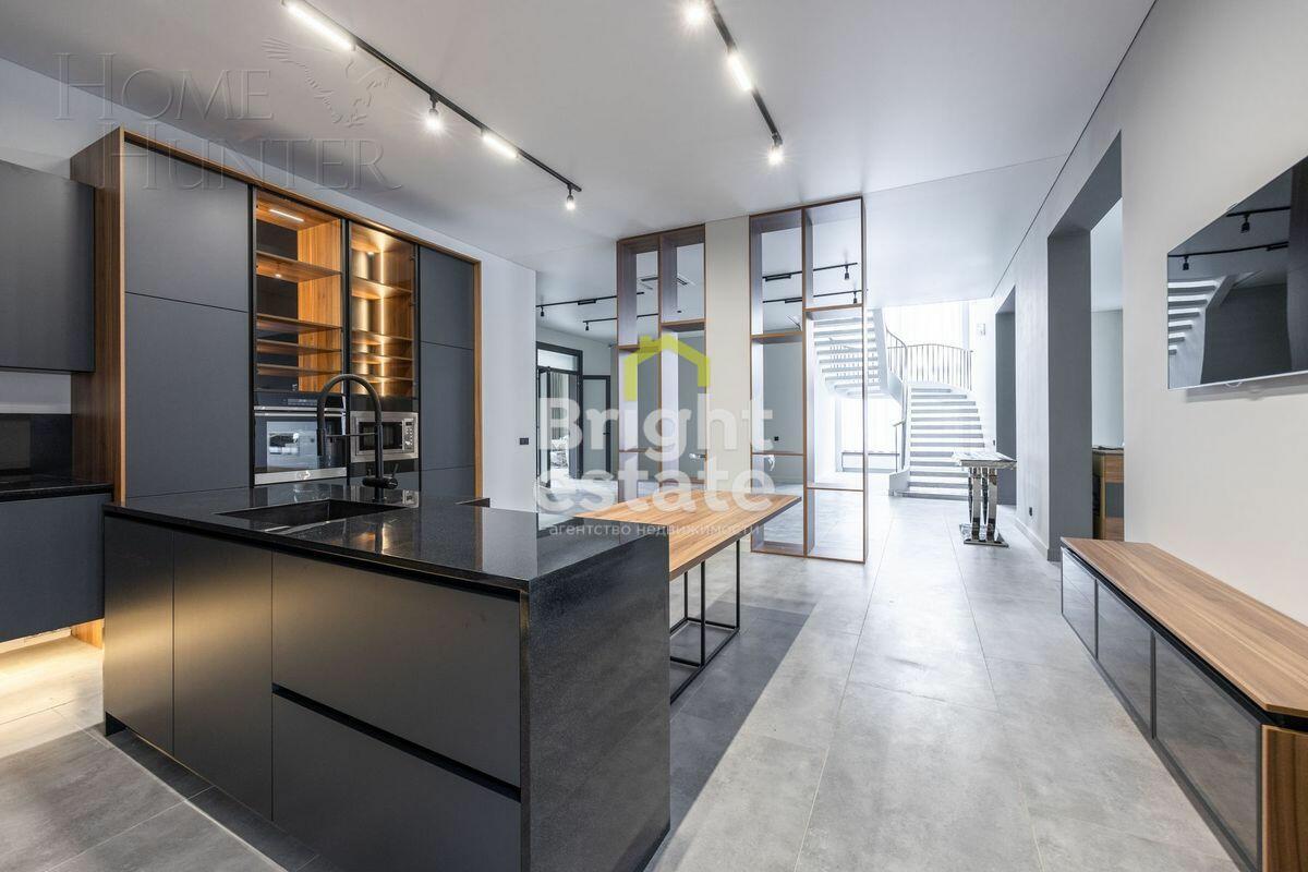 2-этажный коттедж 1 300 м² без отделки