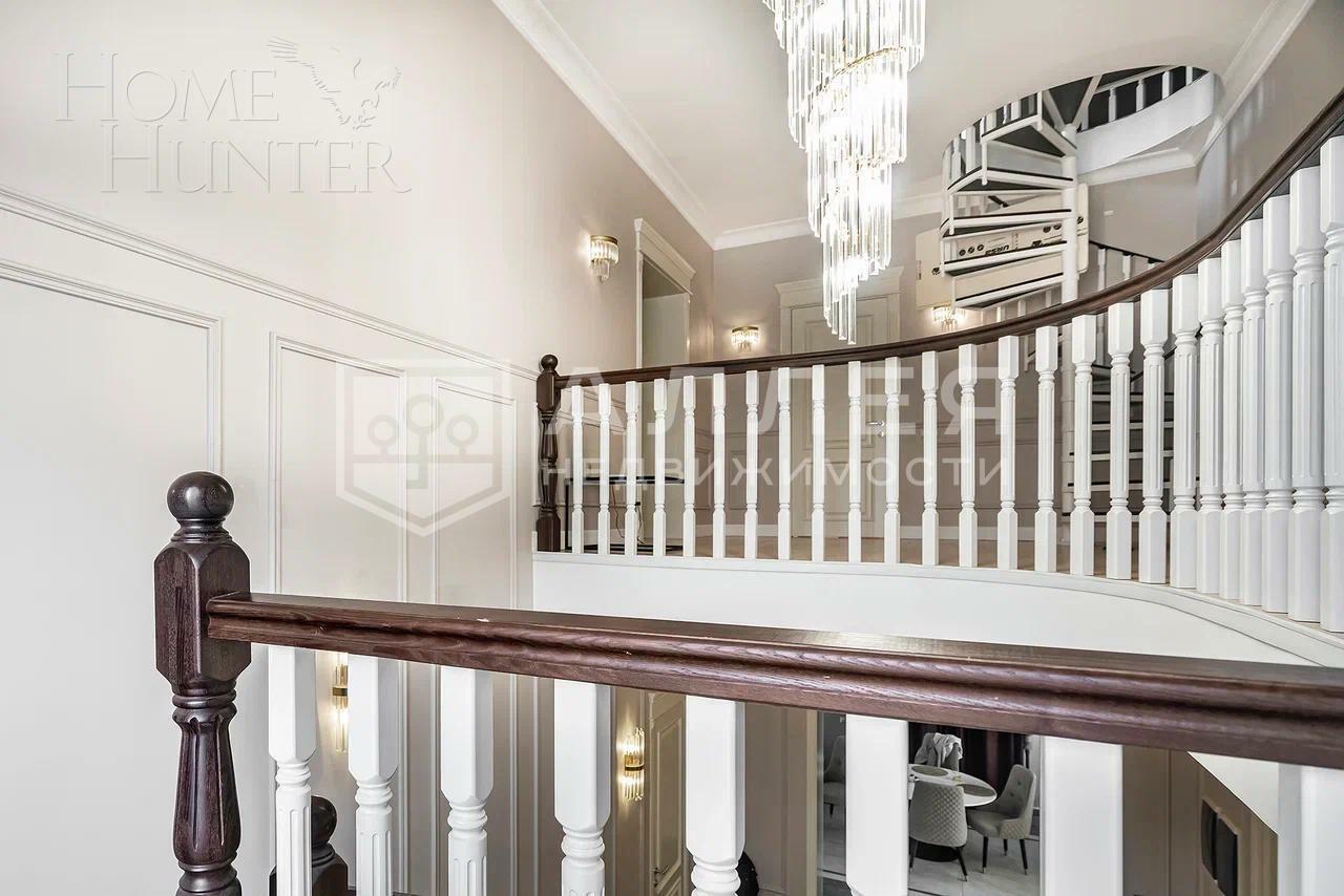 3-этажный коттедж 300 м² с отделкой