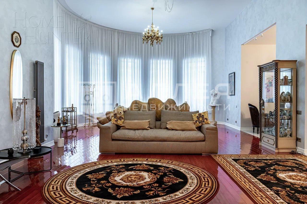 3-этажный коттедж 1 300 м² с отделкой