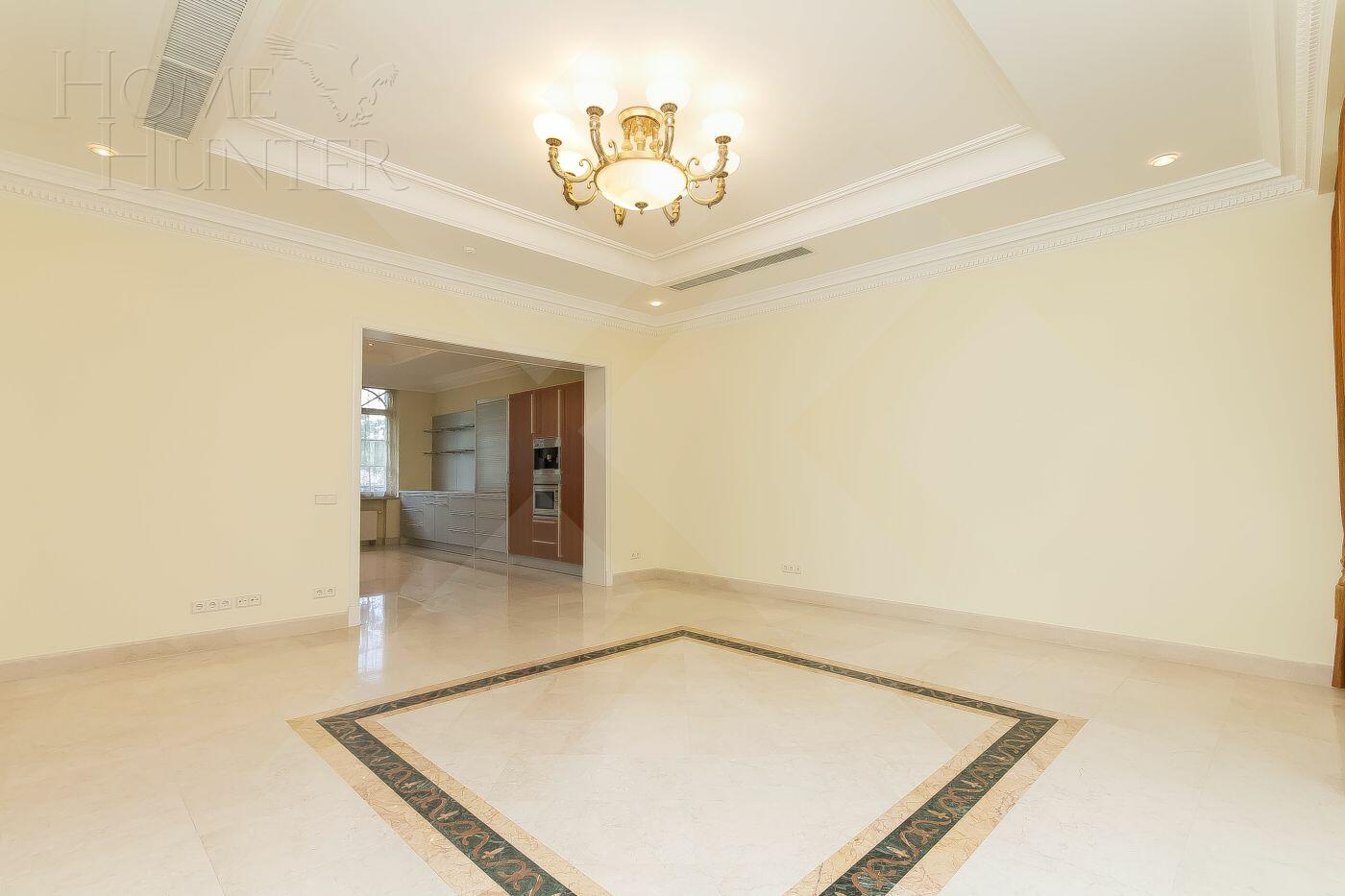 4-УРОВНЕВЫЙ ТАУНХАУС С ОТДЕЛКОЙ 450 М² НА 1 ЭТАЖЕ