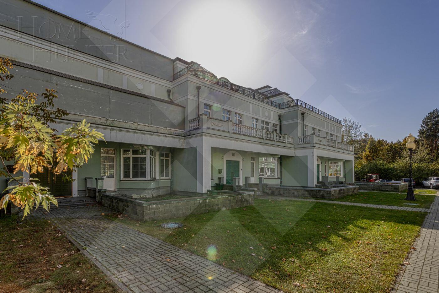 4-УРОВНЕВЫЙ ТАУНХАУС С ОТДЕЛКОЙ 450 М² НА 1 ЭТАЖЕ