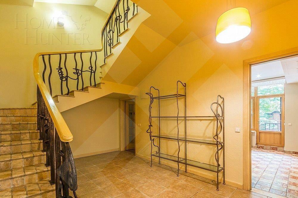 3-УРОВНЕВЫЙ ОСОБНЯК С ОТДЕЛКОЙ 1 040 М² НА 1 ЭТАЖЕ