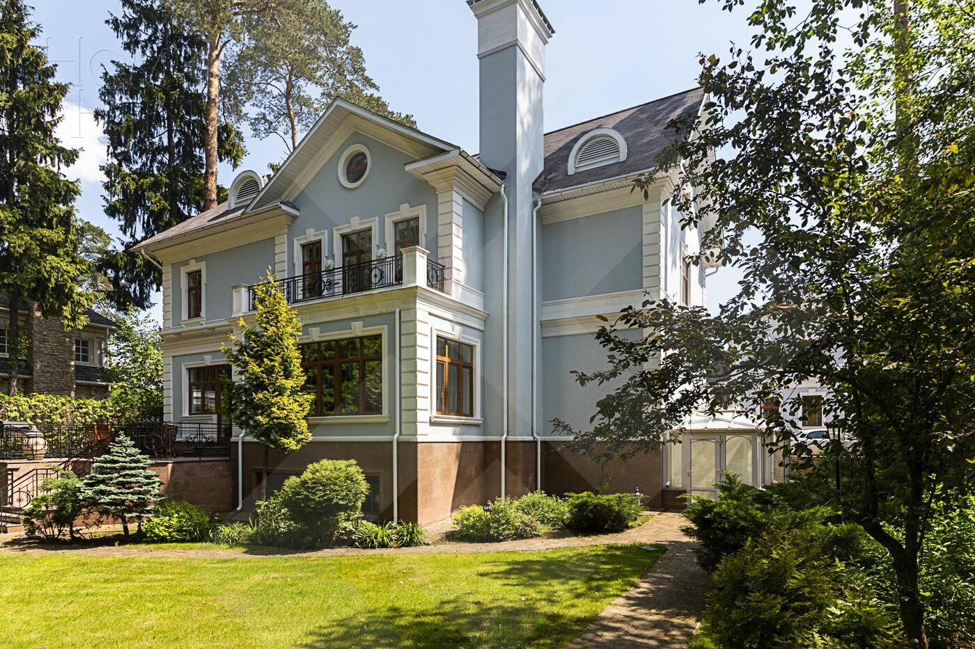 2-этажный коттедж 782.7 м² с отделкой