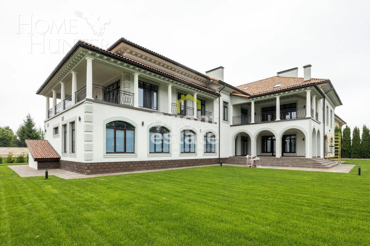 2-этажный коттедж 1 300 м² без отделки