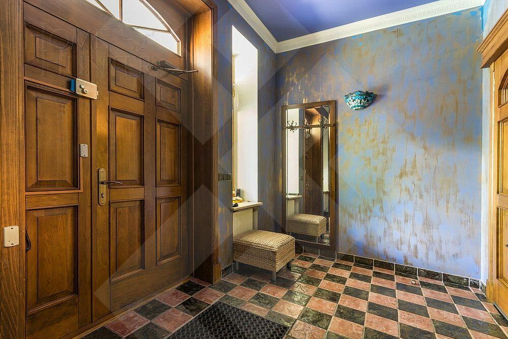 3-УРОВНЕВЫЙ ОСОБНЯК С ОТДЕЛКОЙ 1 040 М² НА 1 ЭТАЖЕ