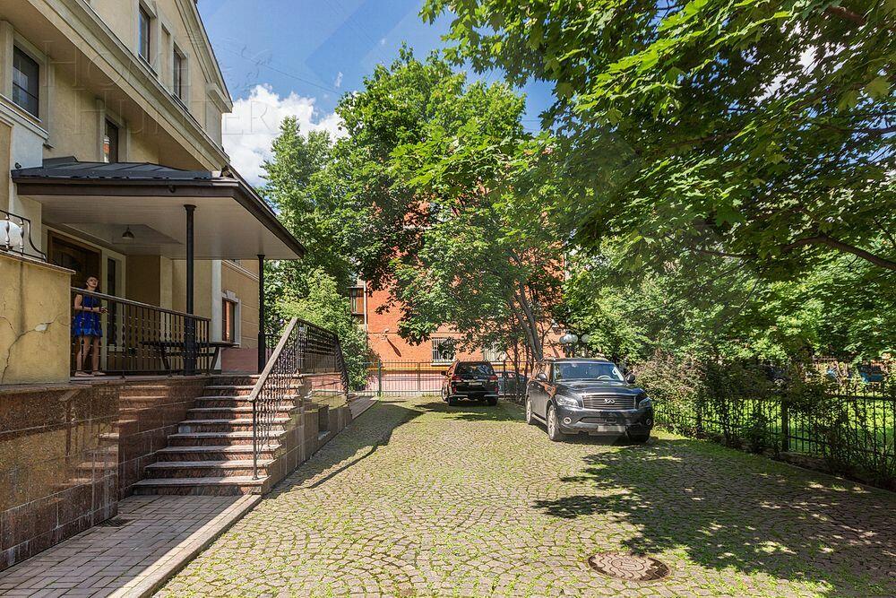 3-УРОВНЕВЫЙ ОСОБНЯК С ОТДЕЛКОЙ 1 040 М² НА 1 ЭТАЖЕ