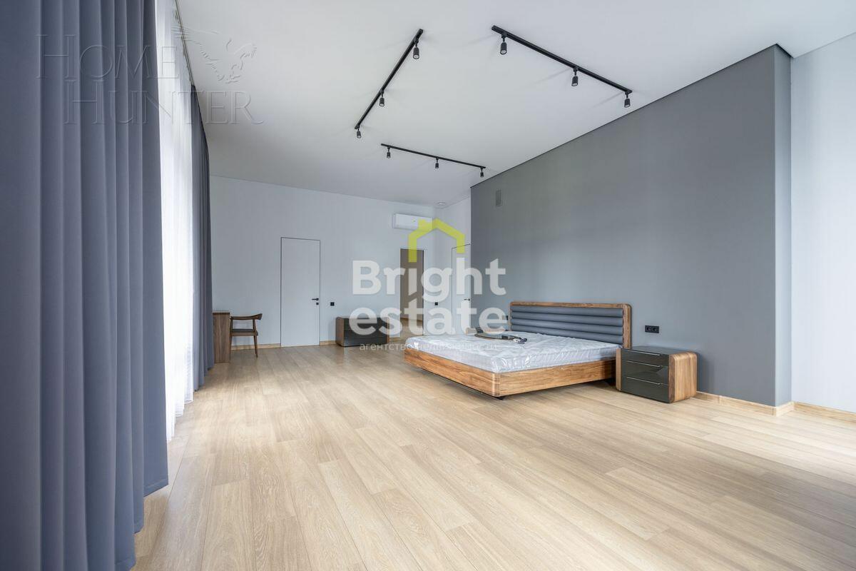 2-этажный коттедж 1 300 м² без отделки