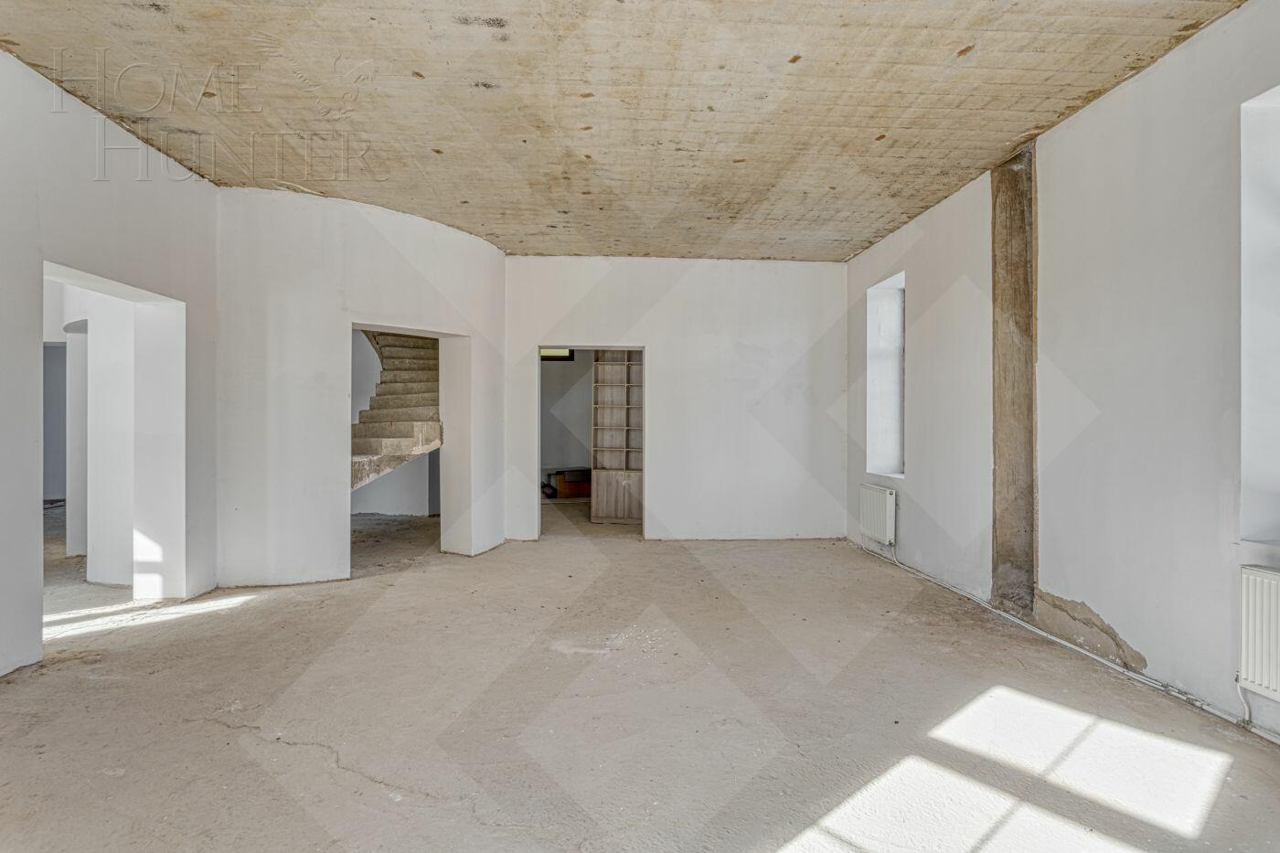 3-этажный коттедж 640 м² без отделки