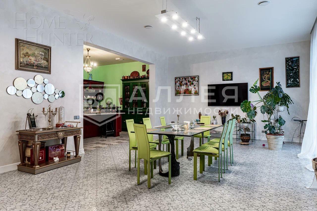 3-этажный коттедж 1 300 м² с отделкой