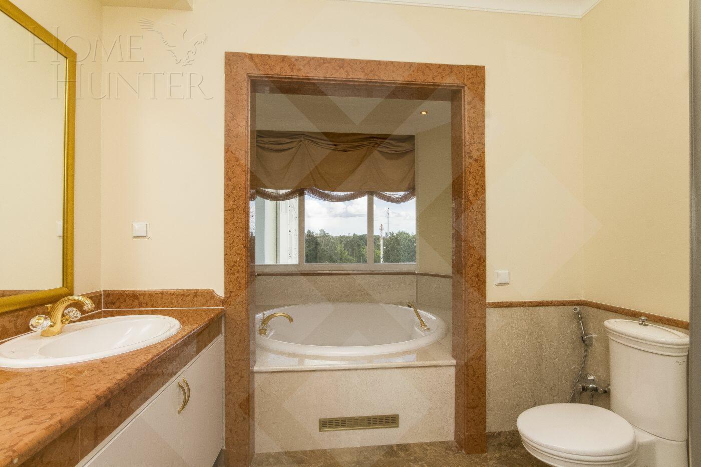 4-УРОВНЕВЫЙ ТАУНХАУС С ОТДЕЛКОЙ 450 М² НА 1 ЭТАЖЕ