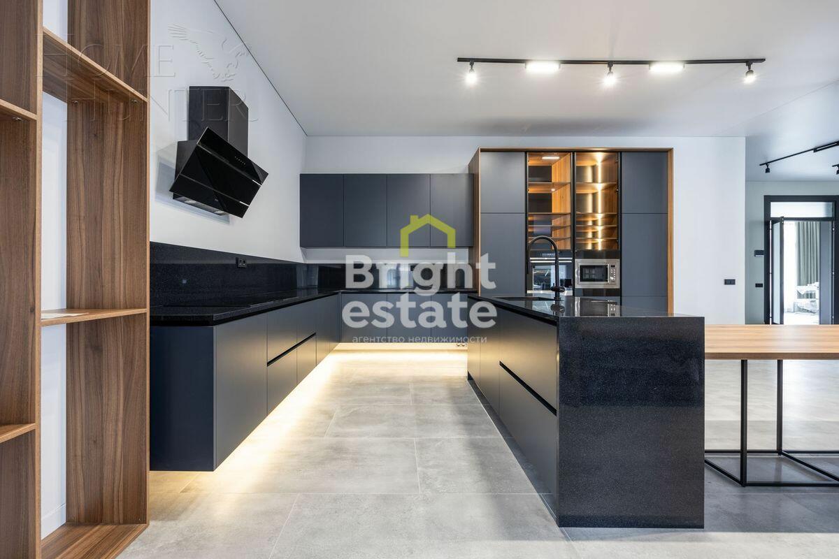 2-этажный коттедж 1 300 м² без отделки