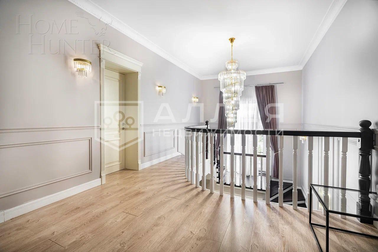 3-этажный коттедж 300 м² с отделкой