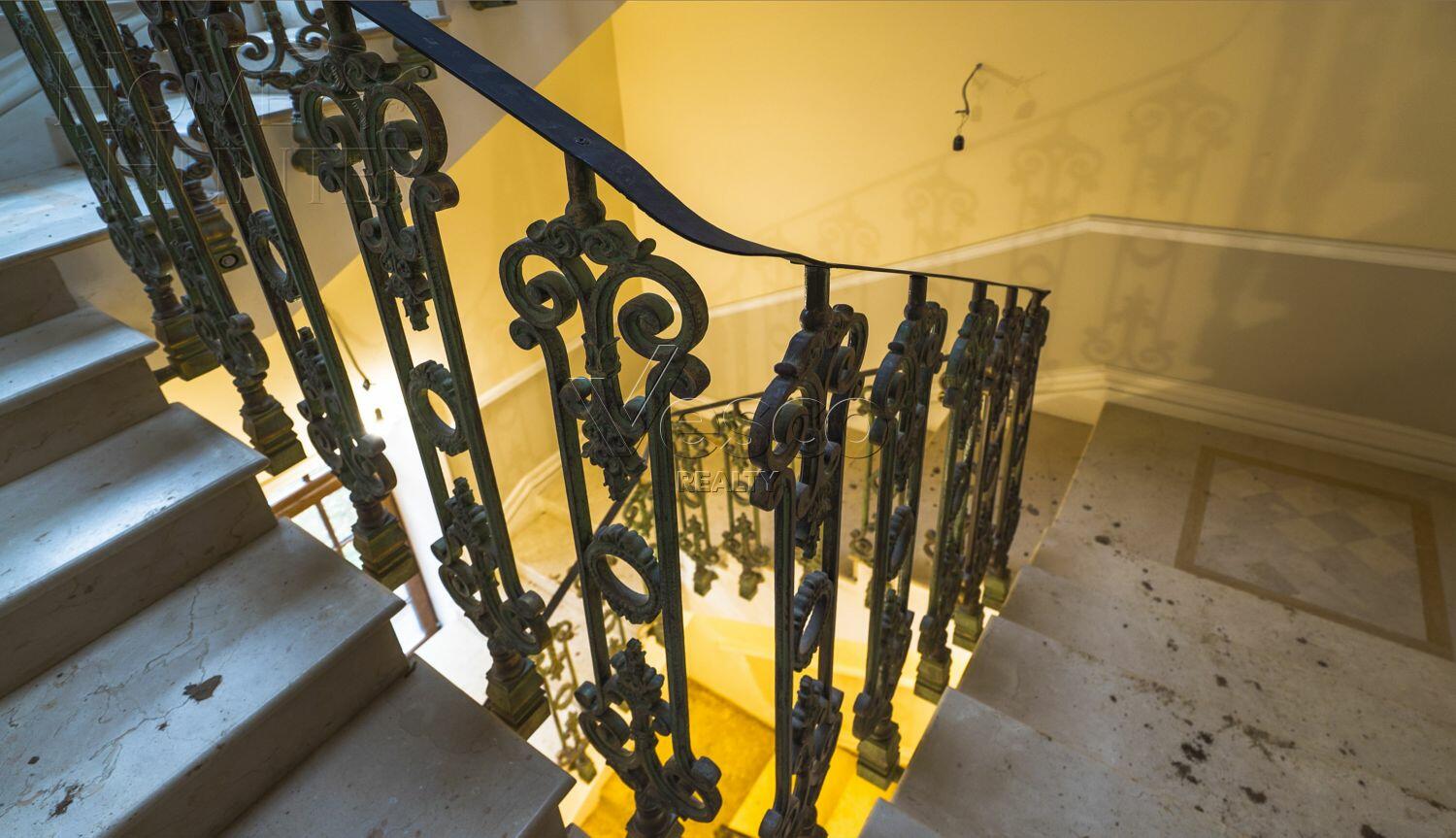 2-этажный коттедж 900 м² с отделкой