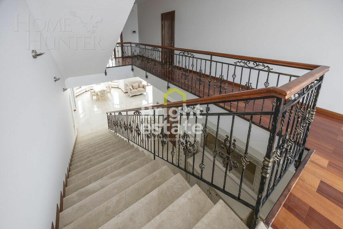 2-этажный коттедж 1 378 м² с отделкой
