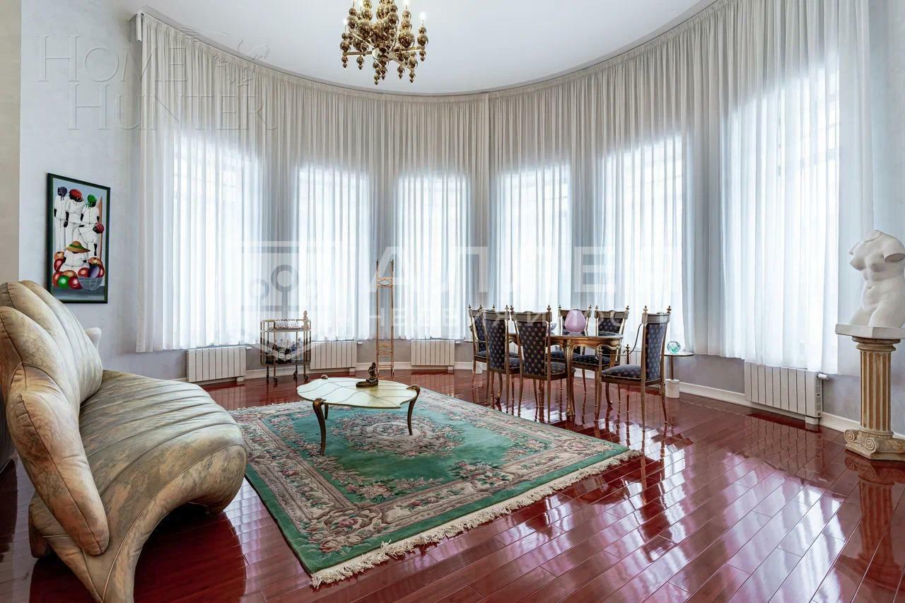 3-этажный коттедж 1 300 м² с отделкой