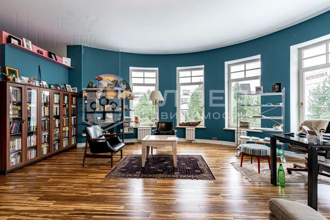 3-этажный коттедж 1 300 м² с отделкой