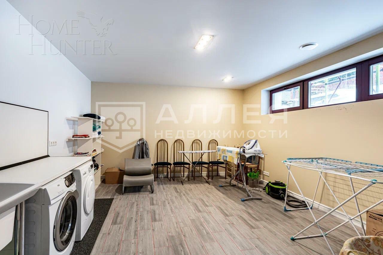 3-этажный коттедж 1 300 м² с отделкой