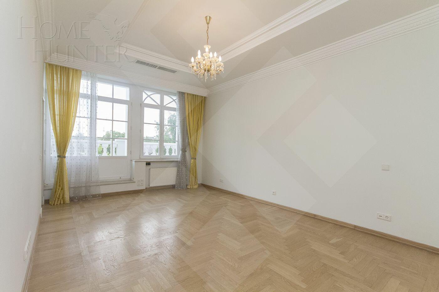 4-УРОВНЕВЫЙ ТАУНХАУС С ОТДЕЛКОЙ 450 М² НА 1 ЭТАЖЕ