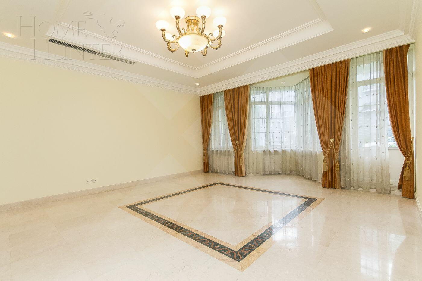 4-УРОВНЕВЫЙ ТАУНХАУС С ОТДЕЛКОЙ 450 М² НА 1 ЭТАЖЕ