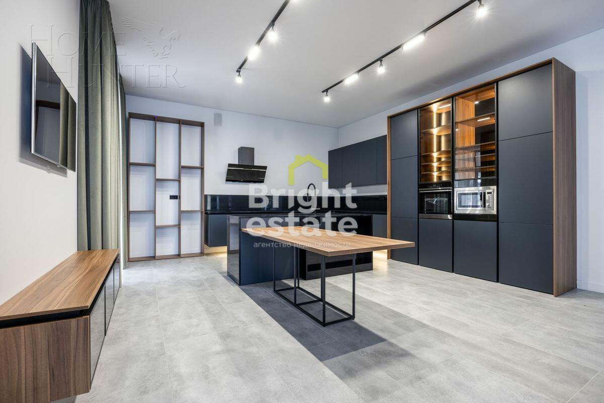 2-этажный коттедж 1 300 м² без отделки