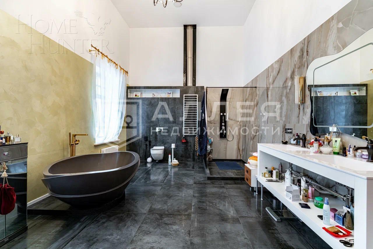 3-этажный коттедж 1 300 м² с отделкой