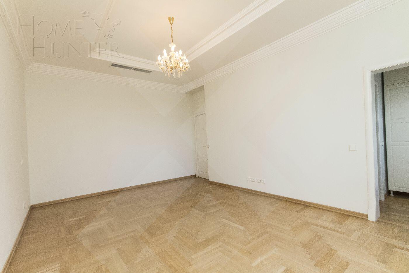 4-УРОВНЕВЫЙ ТАУНХАУС С ОТДЕЛКОЙ 450 М² НА 1 ЭТАЖЕ