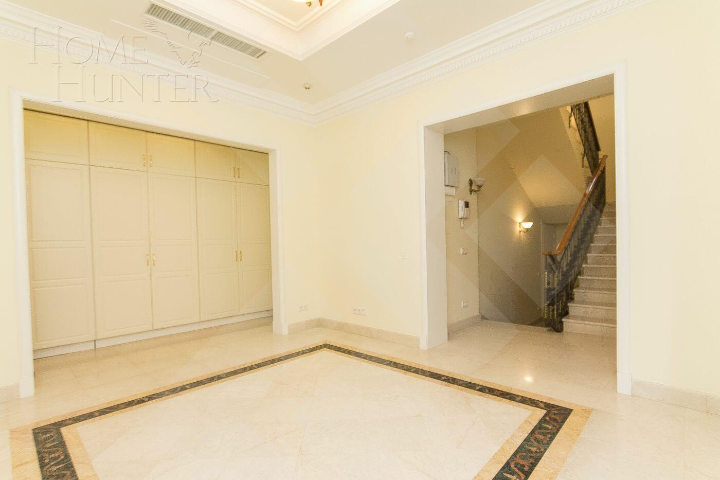 4-УРОВНЕВЫЙ ТАУНХАУС С ОТДЕЛКОЙ 450 М² НА 1 ЭТАЖЕ