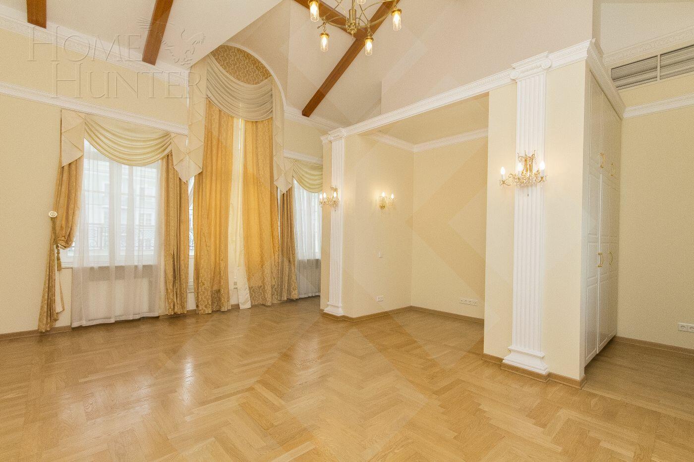 4-УРОВНЕВЫЙ ТАУНХАУС С ОТДЕЛКОЙ 450 М² НА 1 ЭТАЖЕ