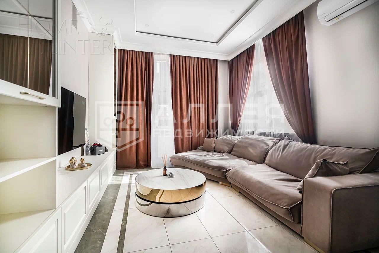 3-этажный коттедж 300 м² с отделкой