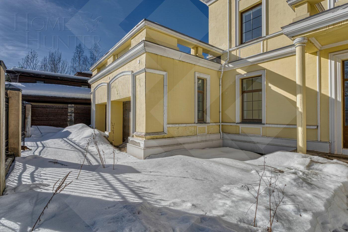 3-этажный коттедж 640 м² без отделки