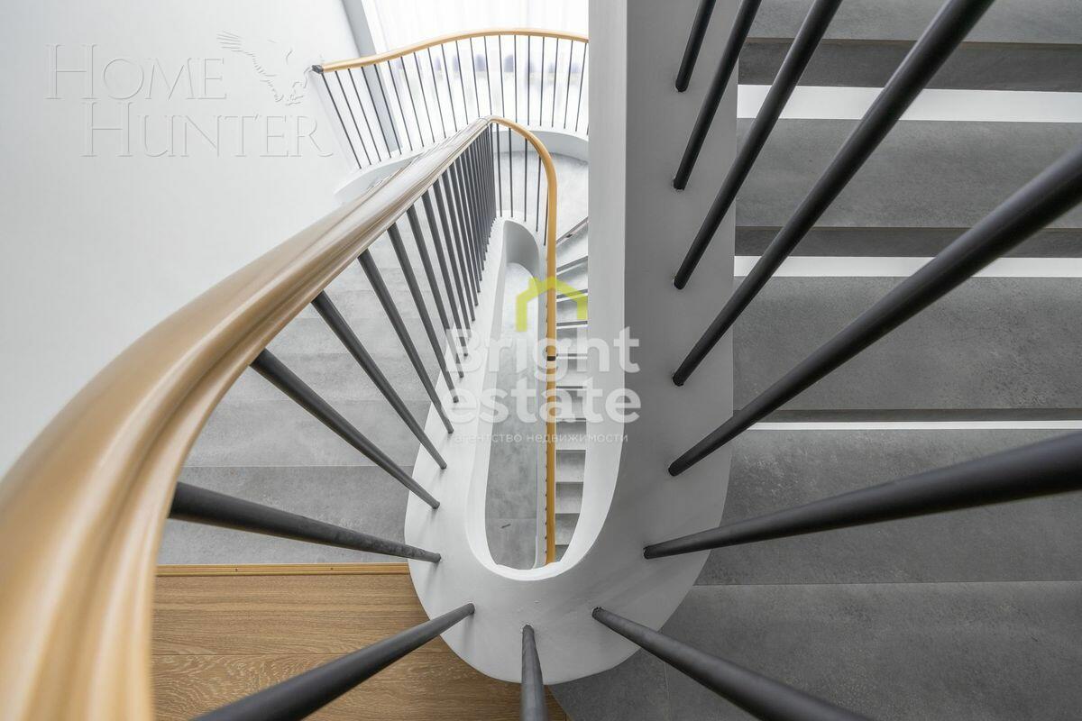 2-этажный коттедж 1 300 м² без отделки