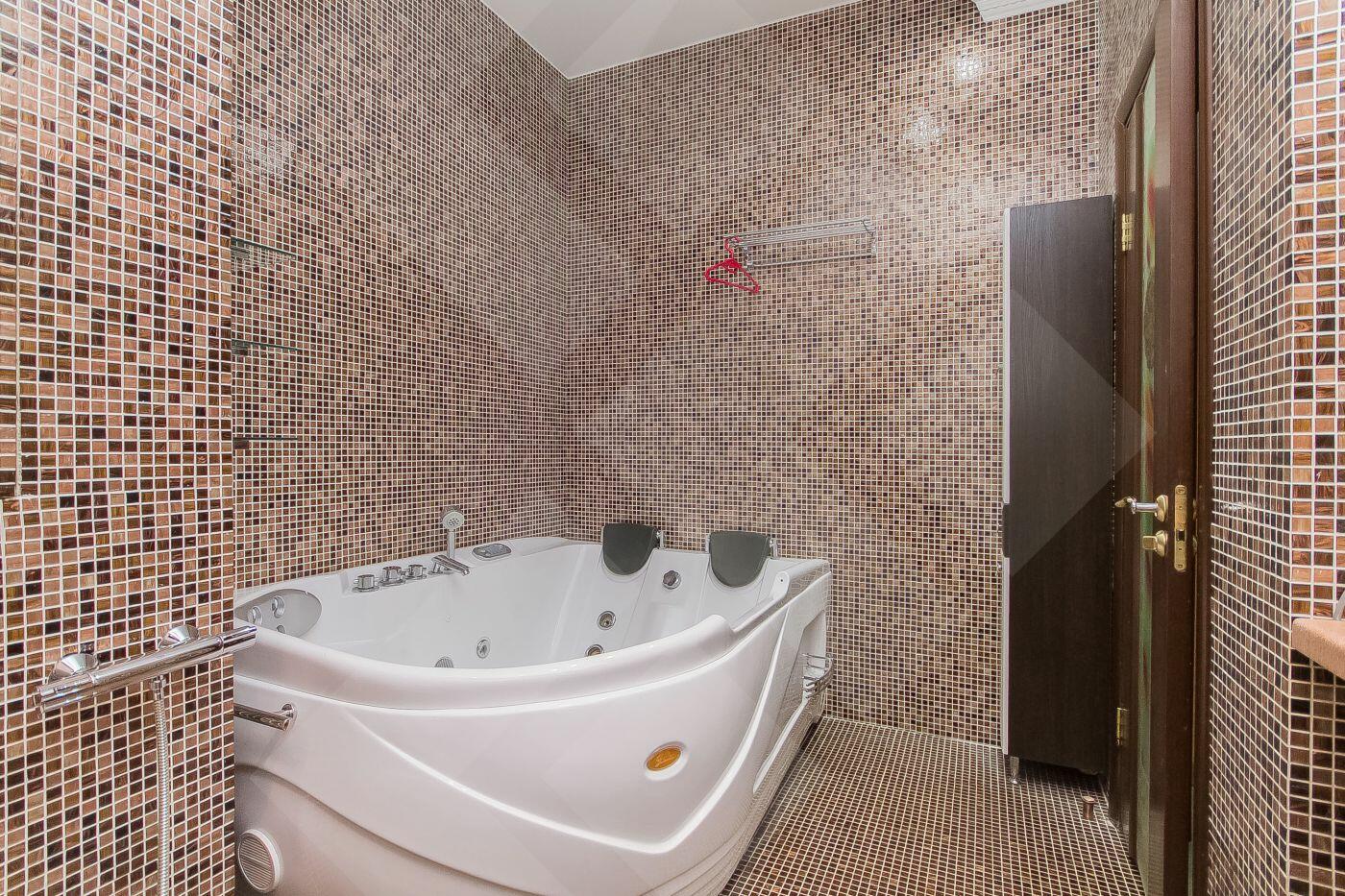 3-КОМН. КВАРТИРА С ОТДЕЛКОЙ 130 М² НА 27 ЭТАЖЕ