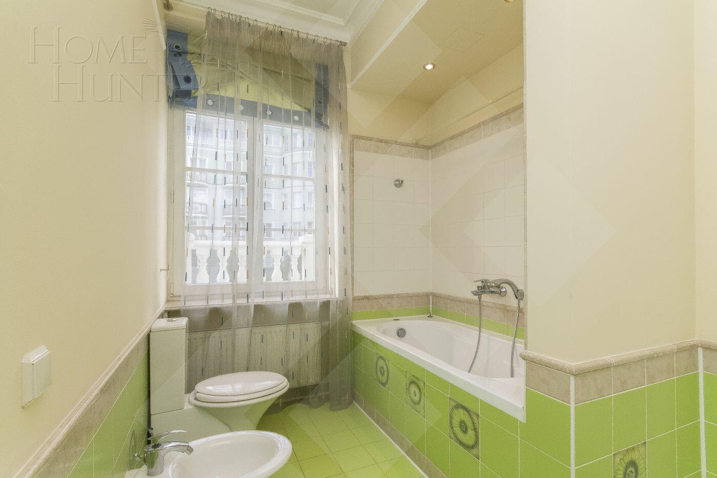 4-УРОВНЕВЫЙ ТАУНХАУС С ОТДЕЛКОЙ 450 М² НА 1 ЭТАЖЕ