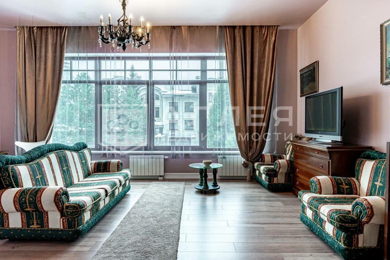 3-этажный коттедж 1 300 м² с отделкой