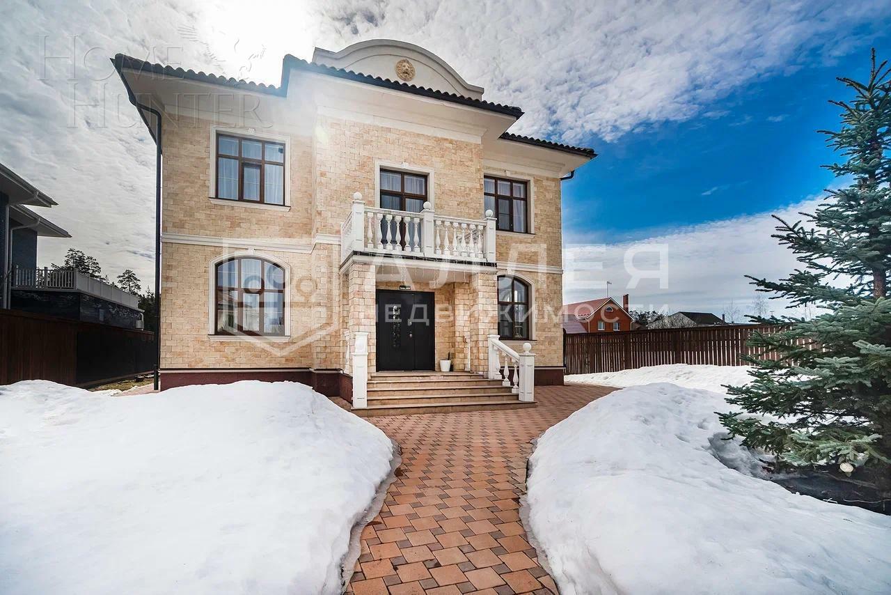 3-этажный коттедж 300 м² с отделкой