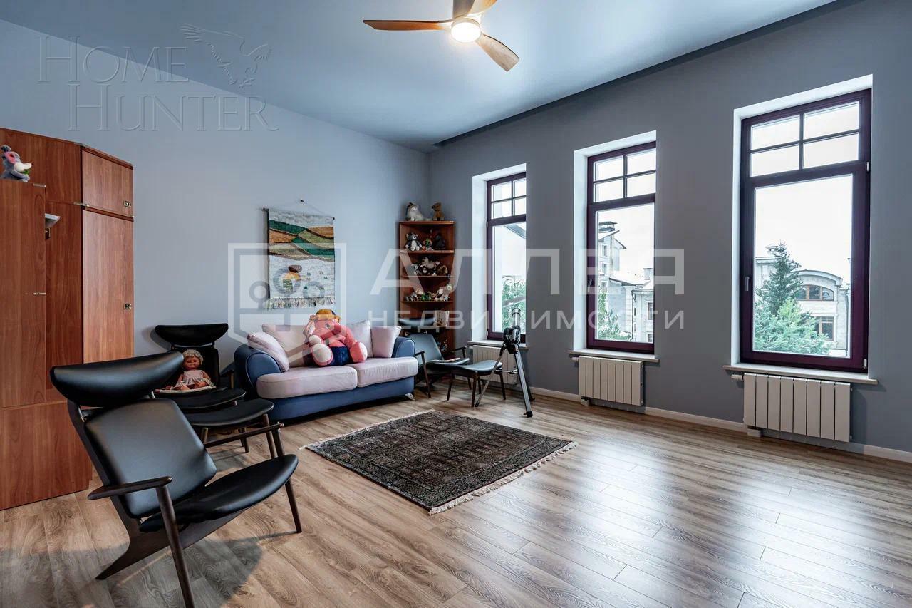 3-этажный коттедж 1 300 м² с отделкой