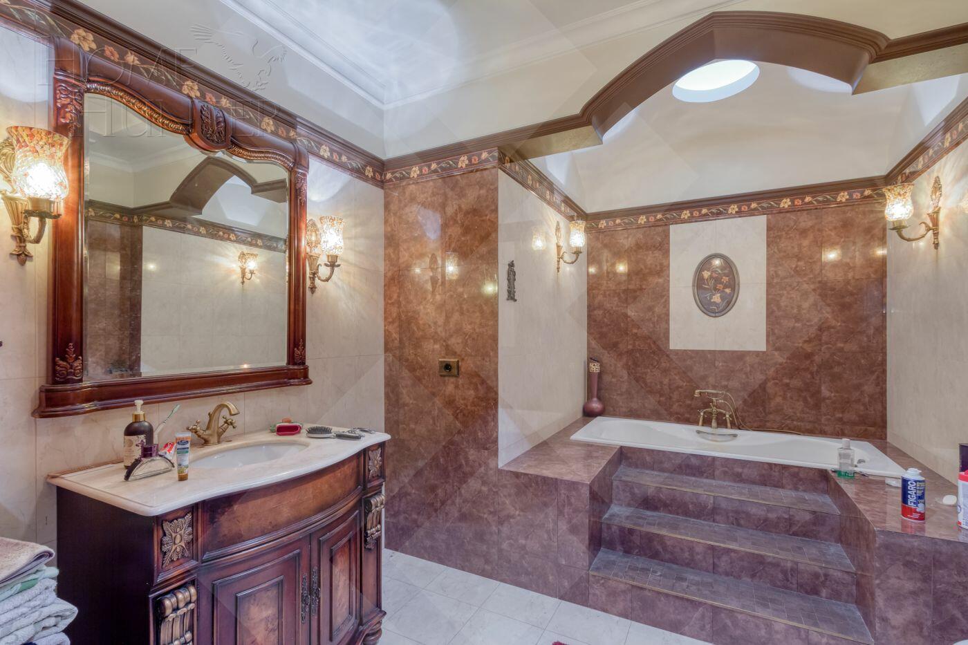 4-КОМН. КВАРТИРА С ОТДЕЛКОЙ 241 М² НА 2 ЭТАЖЕ