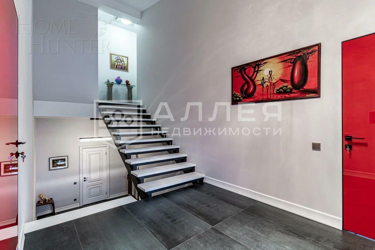 3-этажный коттедж 1 300 м² с отделкой
