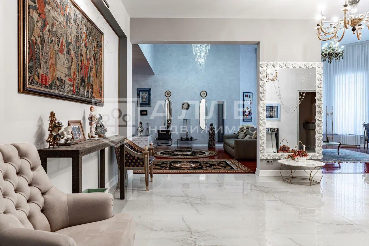 3-этажный коттедж 1 300 м² с отделкой