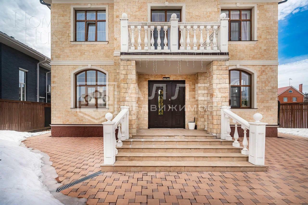 3-этажный коттедж 300 м² с отделкой