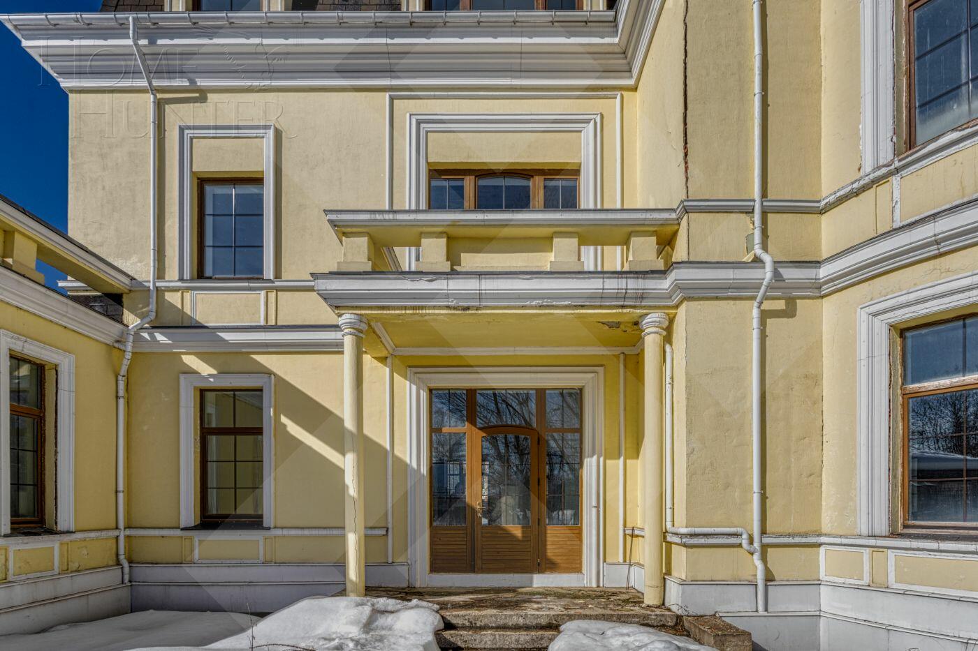 3-этажный коттедж 640 м² без отделки